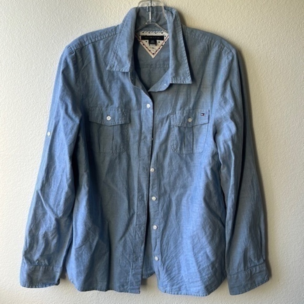 Tommy Hilfiger top women's button up size Large light blue denim athleisure